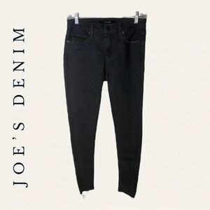 0834. JOE’S BLACK DENIM JEANS SIZE 26 RAW HEMS‎